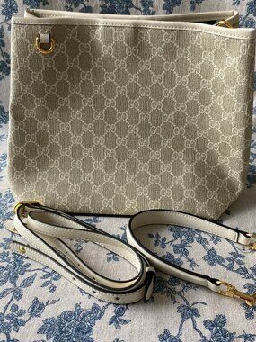 Gucci Gg Supreme Large Tote Bag